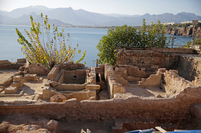 Antalyada 93 yıllık buz fabrikası kalıntıları bulundu