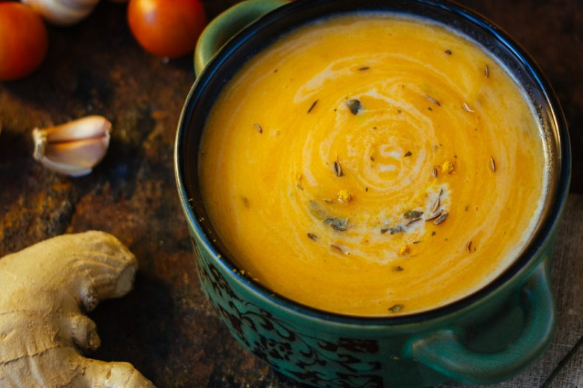 Zerdeçallı Tavuk Suyu Çorbası Tarifi