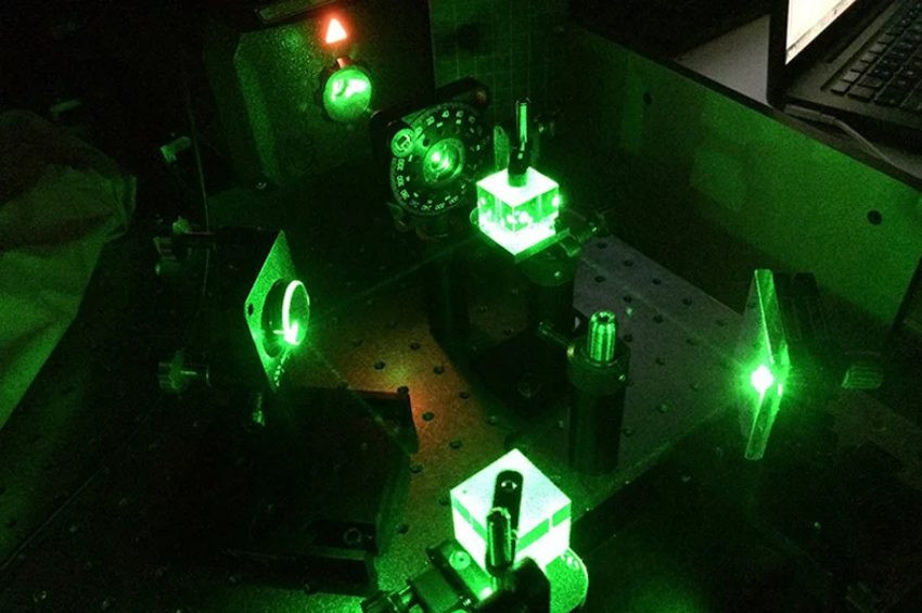 Işık ve katı madde arasında akıllı etkileşim oluşturuldu