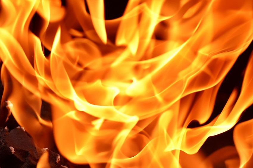 İstanbulda geri dönüşüm tesisinde yangın