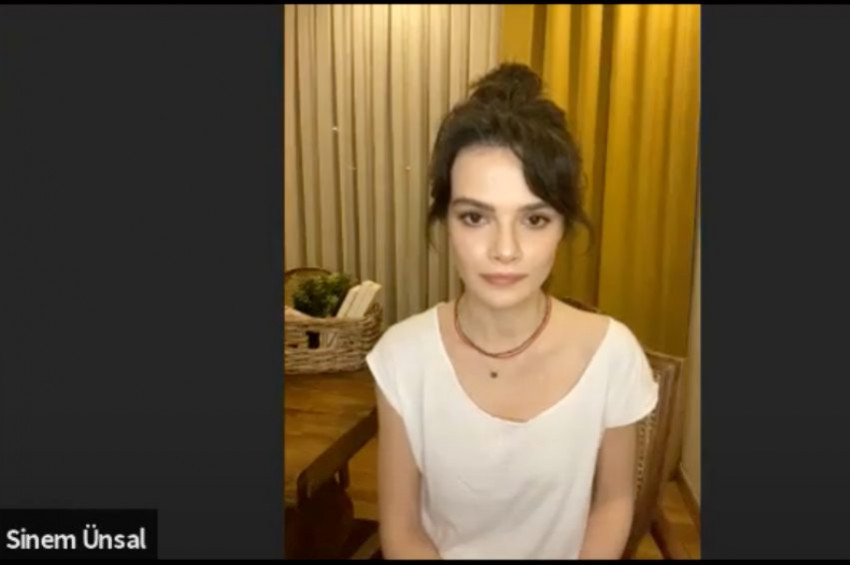 Sinem Ünsal oyunculuğa nasıl başladığını anlattı