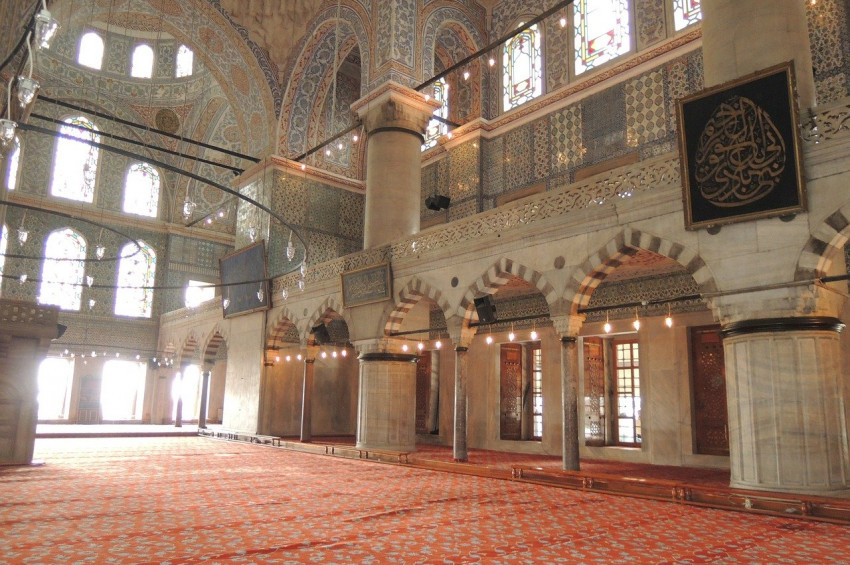 İstanbulda avlusu müsait olan camilerde Cuma namazı kılınabilecek