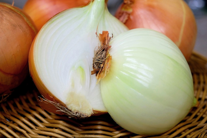 Kuru Soğan Salatası Tarifi