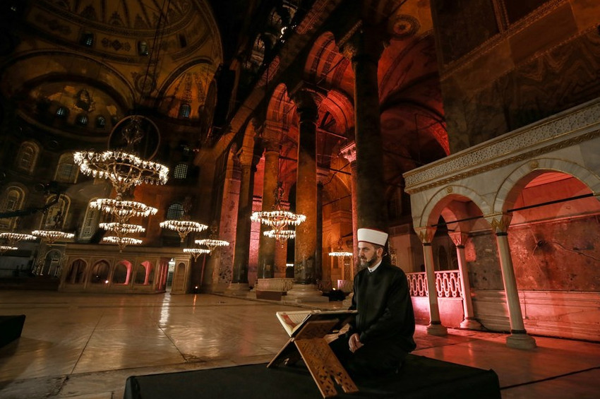 Ayasofya’da Kuran okunması Yunanistanı rahatsız etti