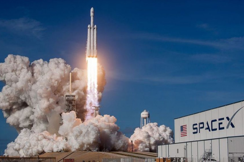 Tarihte ilk kez ticari bir havacılık şirketi uzaya insan gönderdi