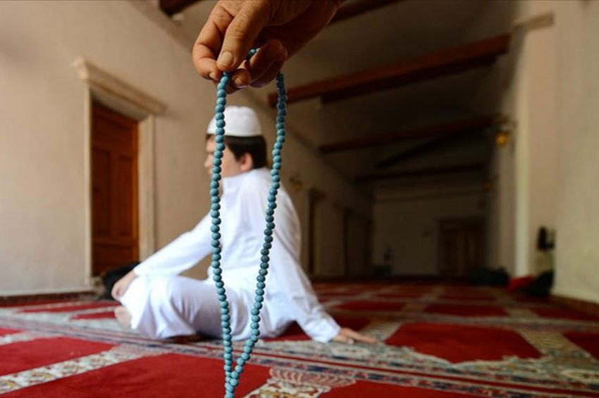 Koronavirüs nedeniyle camilerde itikaf yasak