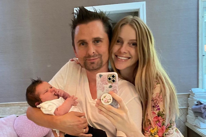 Muse’un solisti Matthew Bellamy baba oldu