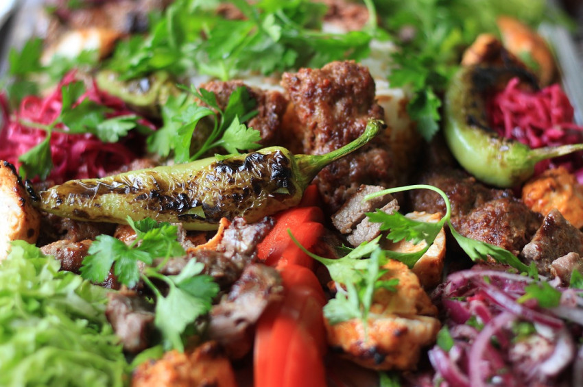 Bol Yeşillikli Çiftlik Kebabı tarifi