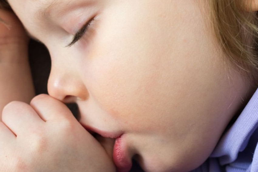 Parmak Emme neden zararlı olabilir ve nasıl çözülür?