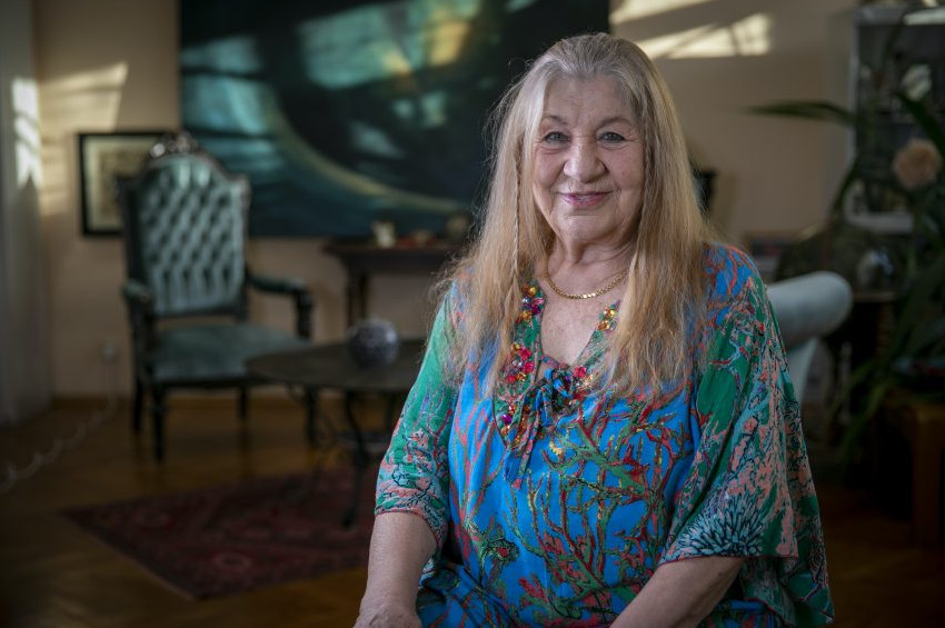 Ayla Algan: Rus muyum ayol? Sapına kadar Müslümanım!