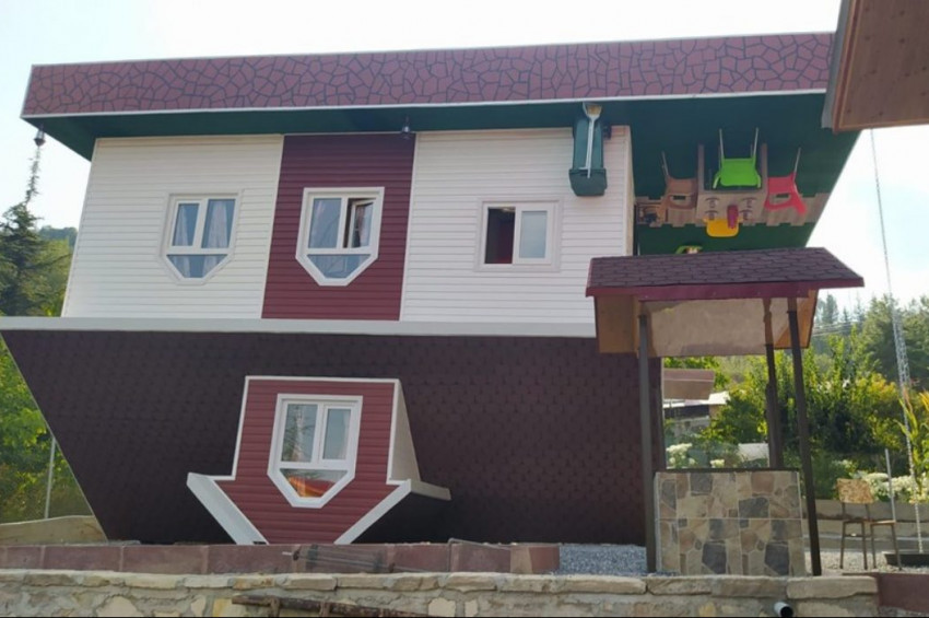 2020 yılı ters gitti diyerek ters ev inşa ettirdi