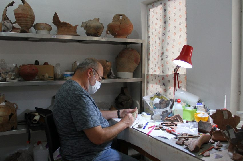 Kayseride 4 bin yıllık  tanrı ve tanrıça heykelcikleri bulundu