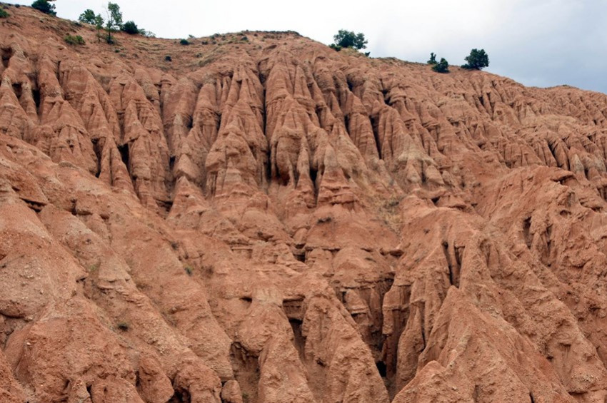 Erozyonla ortaya çıkan Şeytan Şehri Kayalıkları, hayran bırakıyor