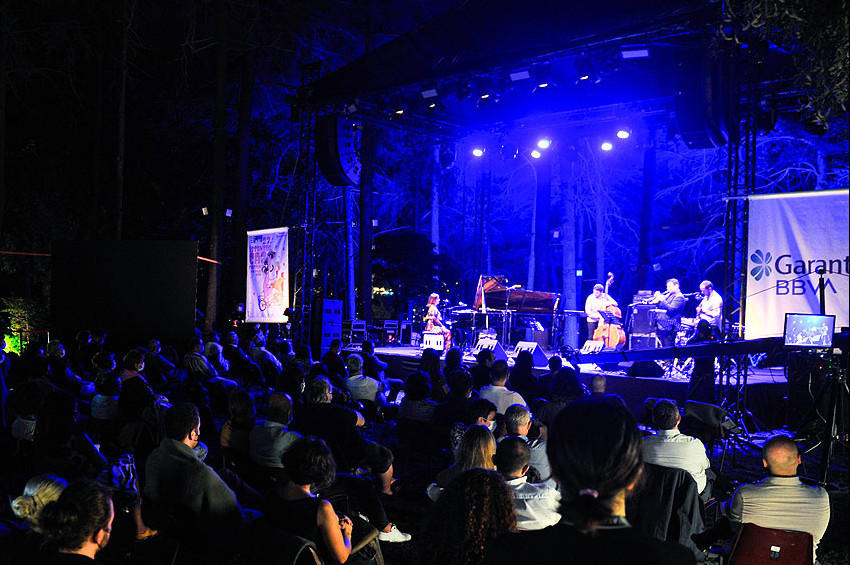 İstanbul Caz Festivali koronavirüs tedbirleriyle başladı