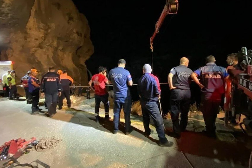 Selfie çekerken uçuruma düştüler