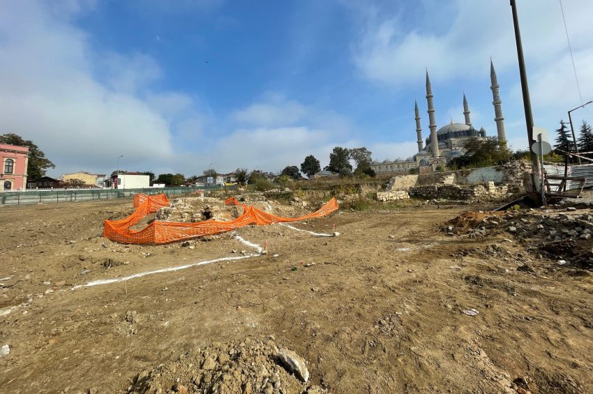 Edirnedeki Selimiye Meydanında Roma mezarı bulundu