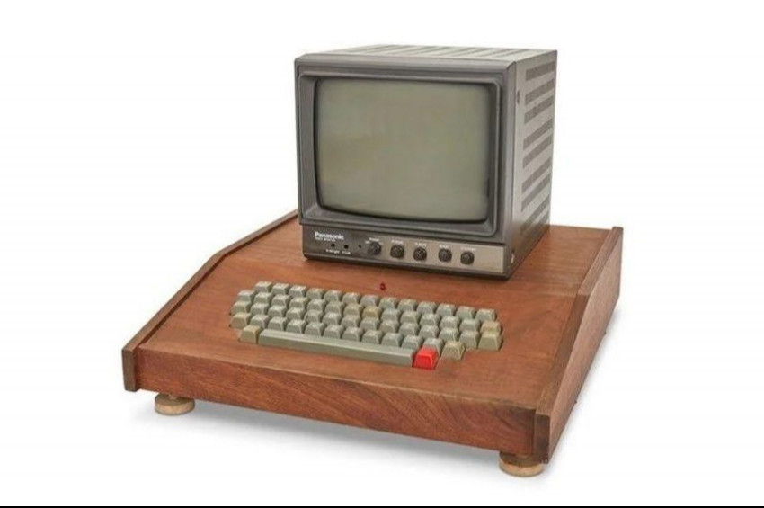 İlk Apple bilgisayarı 400 bin dolara satıldı