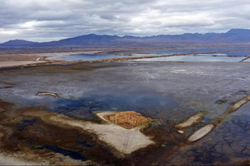 Beyşehir Gölü, kıyıdan 100 metre içeriye çekildi