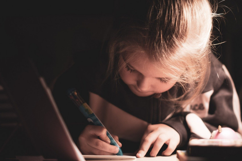 Çocuğa ödevini yap demekten bıkanlara öneriler