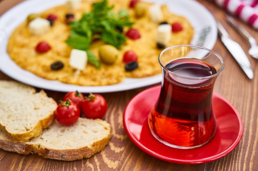 Yemekle birlikte veya hemen sonra içilen çay vücudu demirsiz bırakıyor