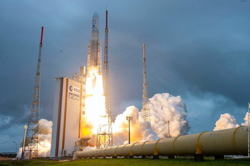 Dünyanın en büyük uzay teleskobu James Webb fırlatıldı