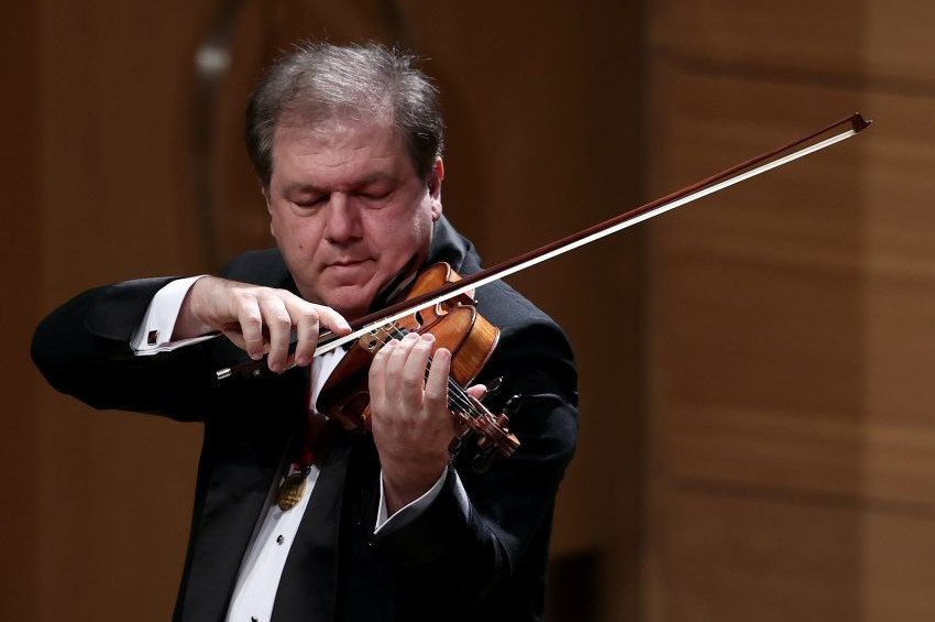 Keman Üstadı Cihat Aşkın, Onur Ödülü Altın Madalyası aldı