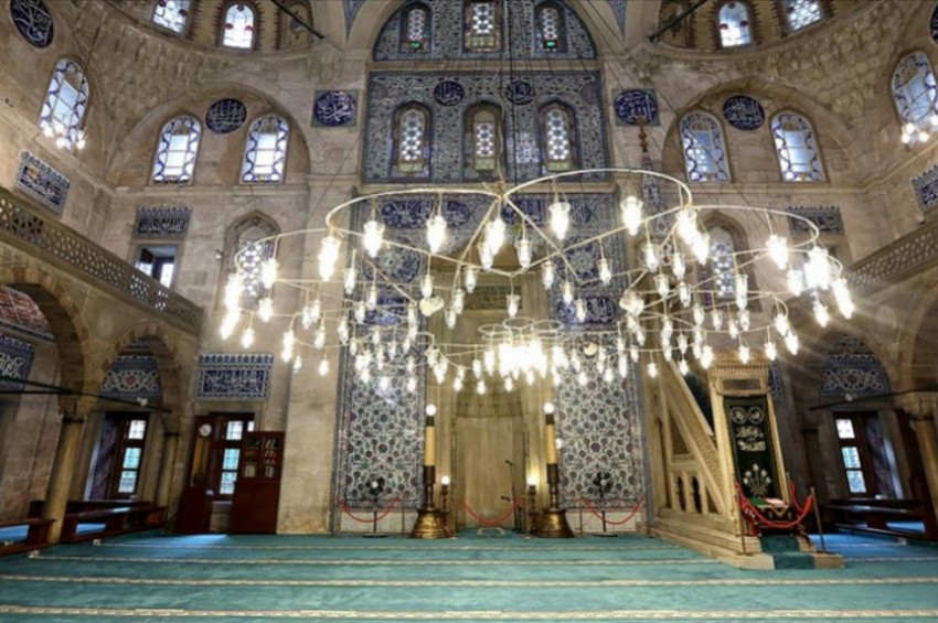 Hacerül-Esvedin 4 parçası Sokullu Mehmet Paşa Camisinde