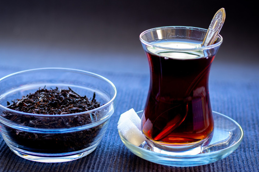 Rahat sindirim için demli çay içmeyin, yağlı yemeyin