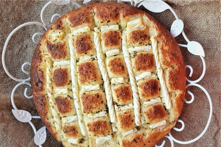 Peynirli Sarıksaklı Pide Tarifi