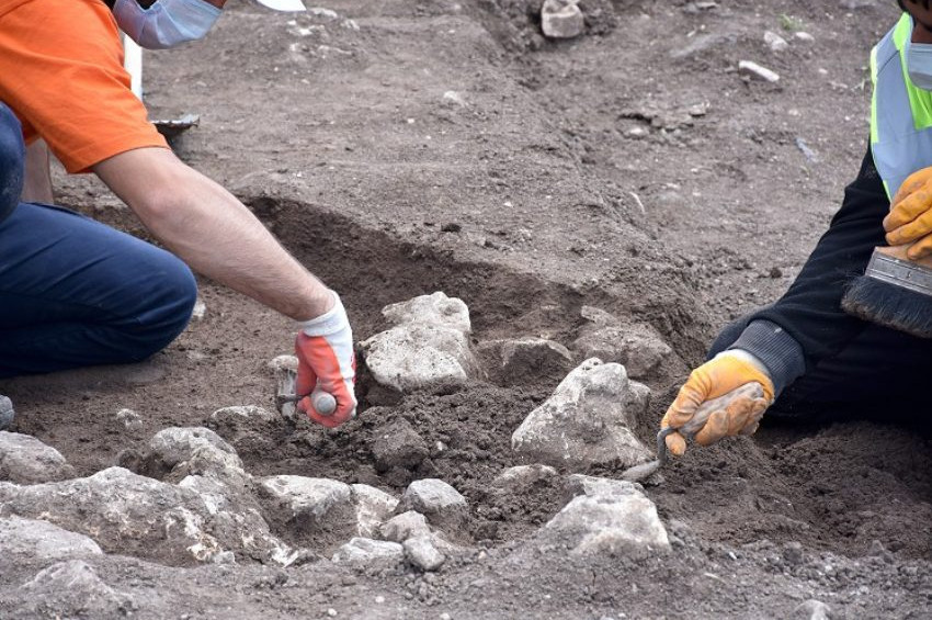 Bilecikte 9 bin yıllık oval evler ve seramikler bulundu