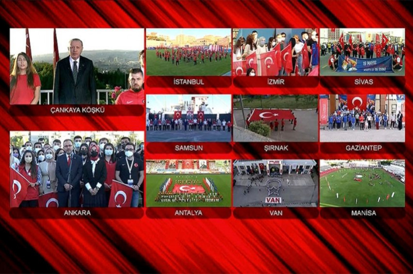 Türkiye 19.19da İstiklal Marşı için ayaktaydı