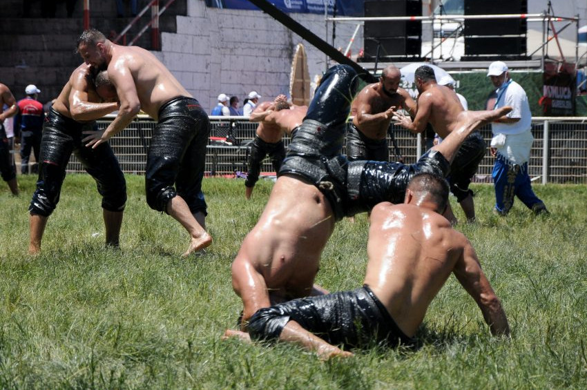 Kumluca Yağlı Güreşlerinin başpehlivanı belli oldu