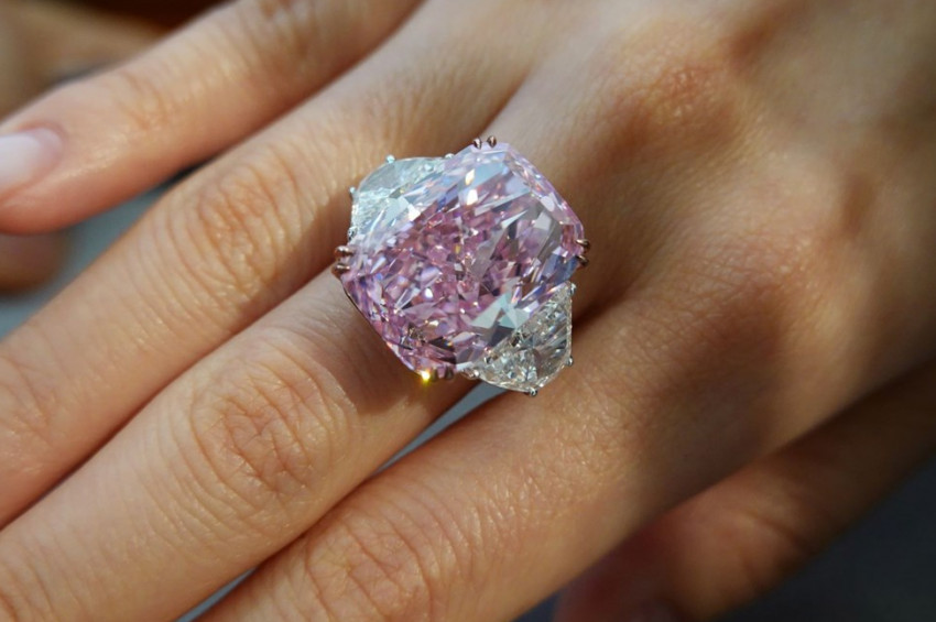 Sakura adlı elmas 246 milyon liraya satıldı