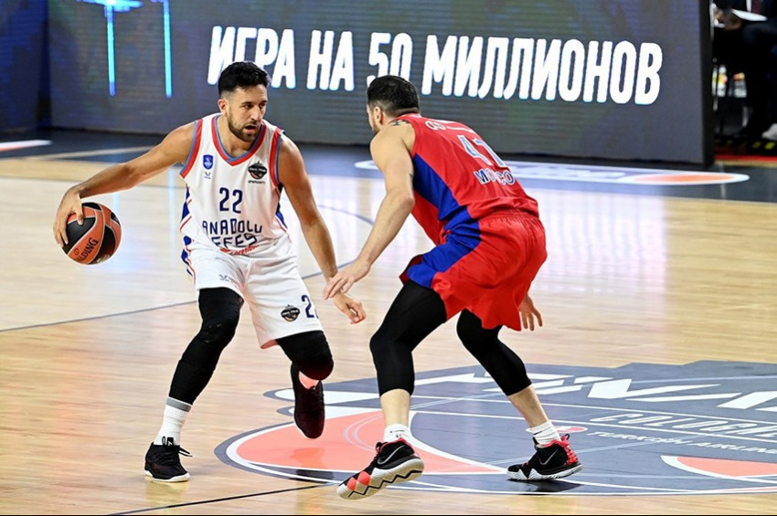 Anadolu Efes  THY Euroleaguede finale yükseldi