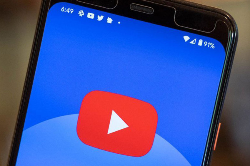 YouTubenin Dinleme Kontrolüne sahip yeni arayüzü test ediyor