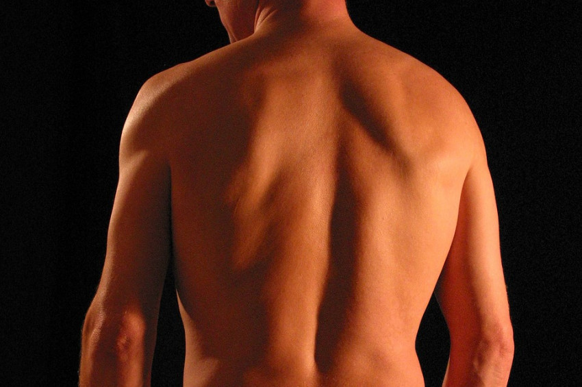 Topallayarak yürümemek için duruşa ve oturuşa dikkat