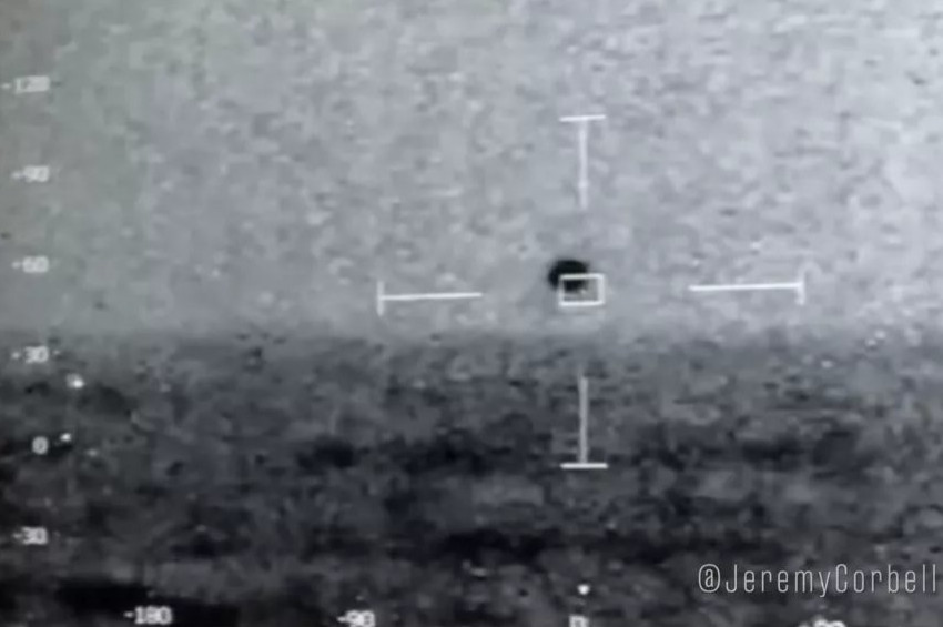 Küre şekilli UFO okyanusa çakılmış