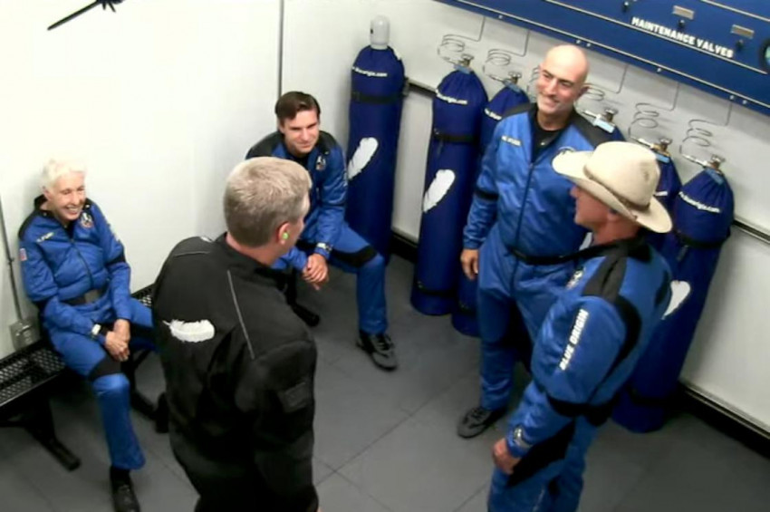 Jeff Bezos uzaya çıktı