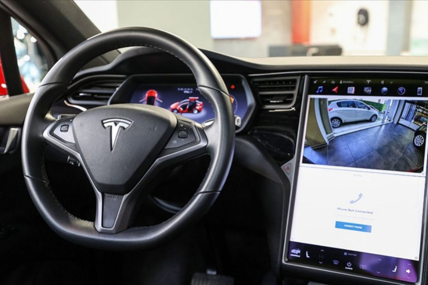 Teslanın otopilotu trafik kazasından sorgulanıyor