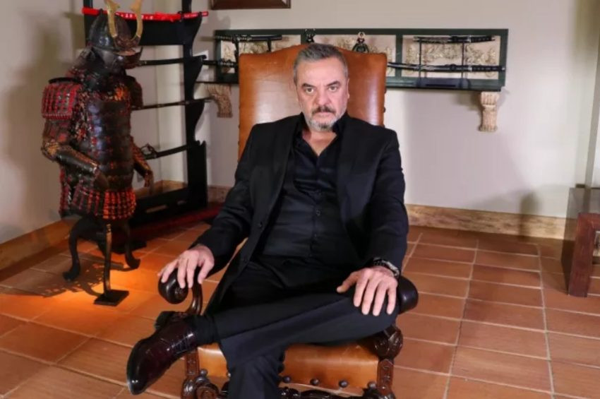 Ünlü Oyuncu Mesut Akusta hastaneye kaldırıldı