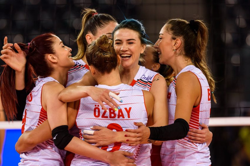 Filenin Sultanları Finlandiyayı da set vermeden devirdi: 3-0