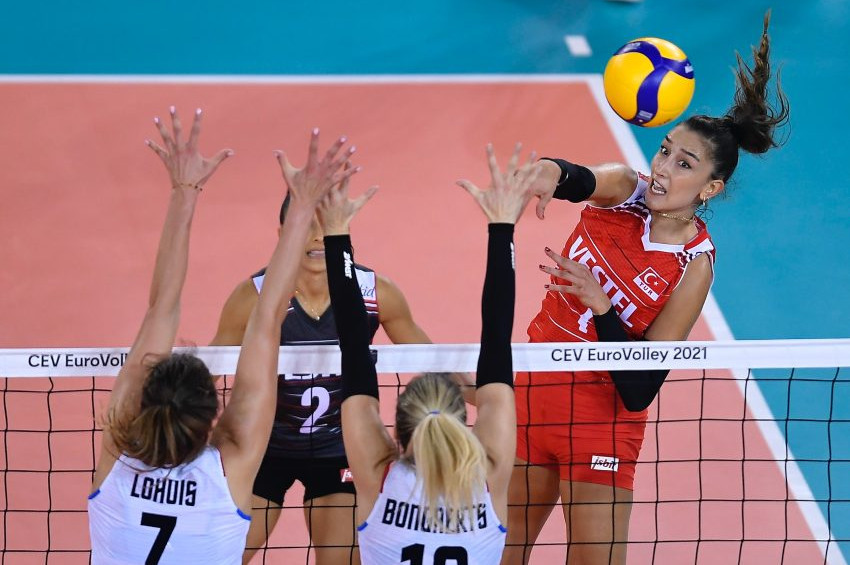 Filenin Sultanları Hollandayı 3-0 yenerek finallere yükseldi