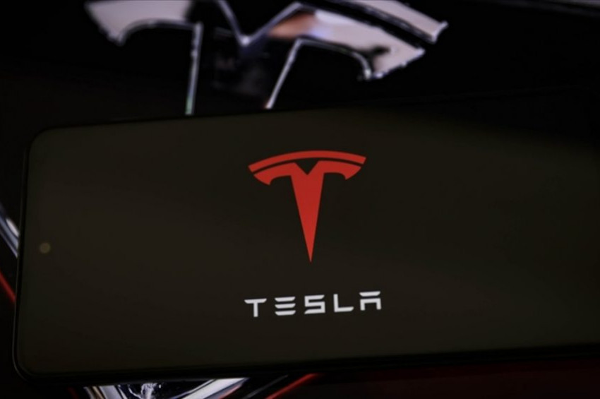 Teslanın sürücüsüz aracı yine kaza yaptı