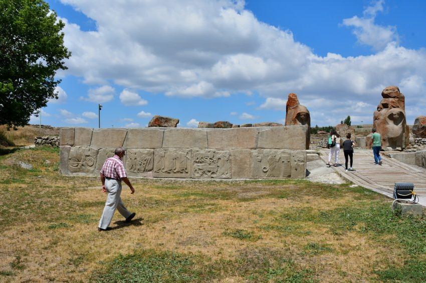 Ortostatlı ve Sfenksli Kapılar, Alacahöyük ziyaretçilerini bekliyor