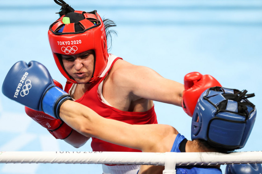 Boksör Busenaz Sürmeneli Olimpiyat Şampiyonu oldu