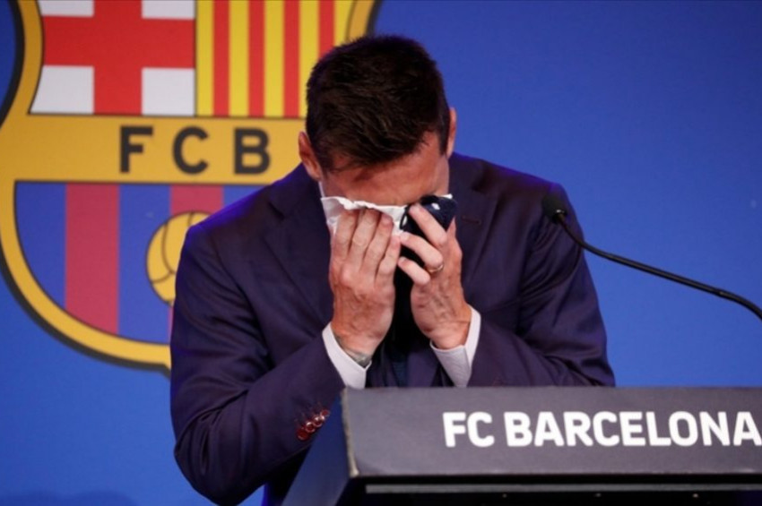Messi, Barcelonadan ayrılırken gözyaşlarını tutamadı