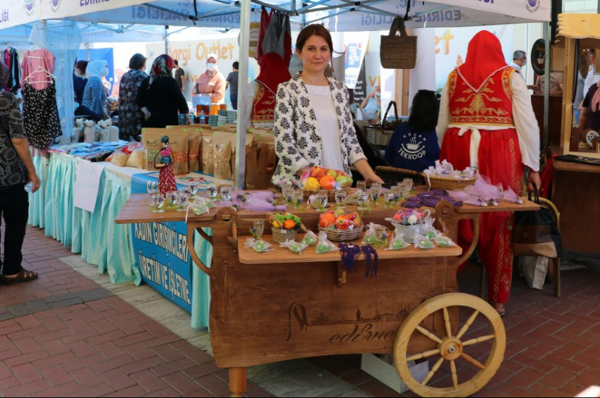 Hayır amacından sapan kermesler esnafı bezdirdi