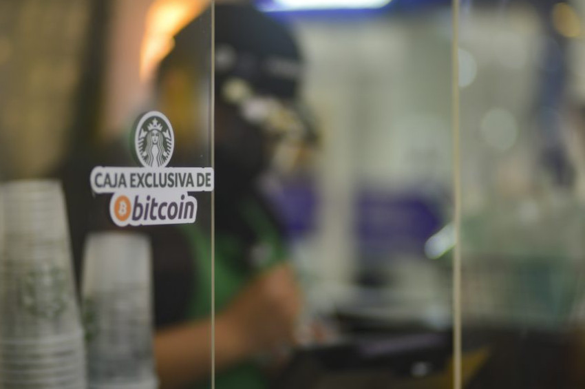 El Salvadorlular yasal para birimi Bitcoine çabuk alıştı