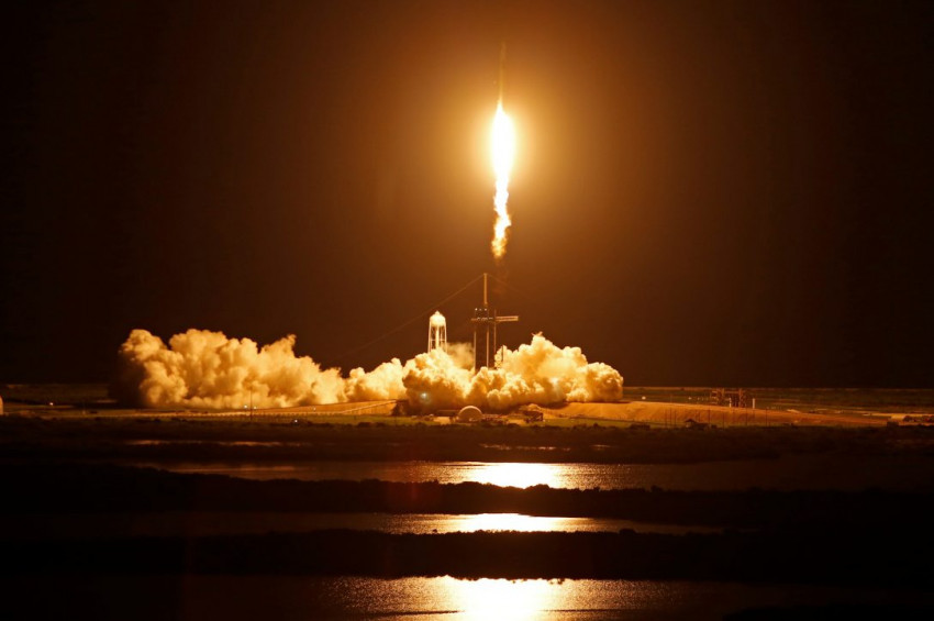 SpaceXin astronotsuz uzay uçuşu başladı