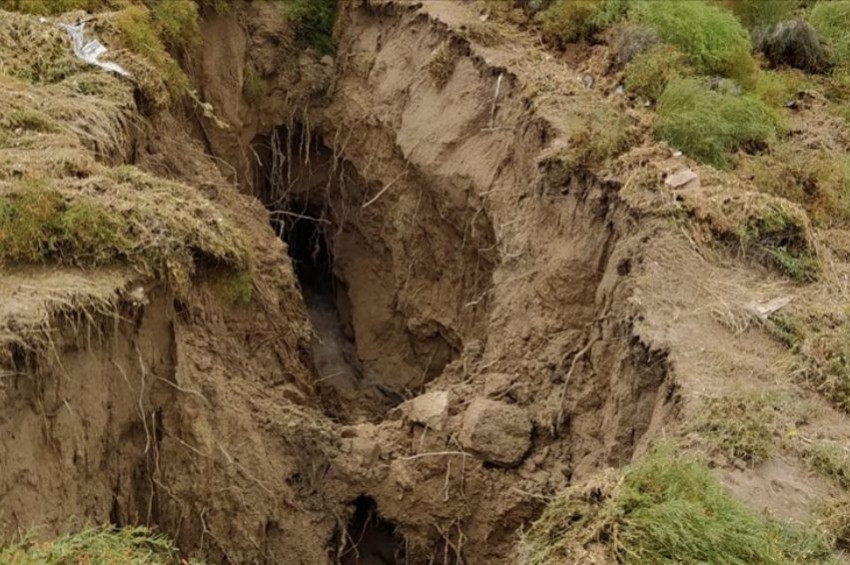 Konya arazisinde yeni bir dev yüzey çatlağı oluştu